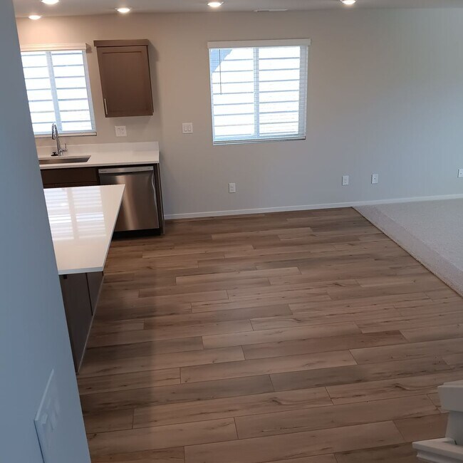 Foto del edificio - Beautiful Modern Home in Woodburn is Ready For You!!