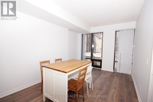 Building Photo - 60 Shuter St
