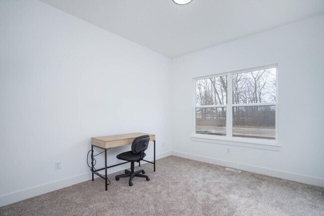 Foto del edificio - 3 bedroom, 2 bath, 3 car garage in Republic!