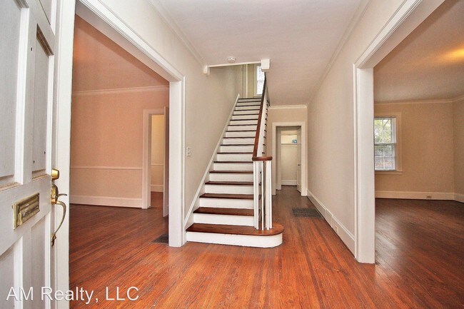 Building Photo - 3 br, 1.5 bath House - 2714 Selwyn Avenue