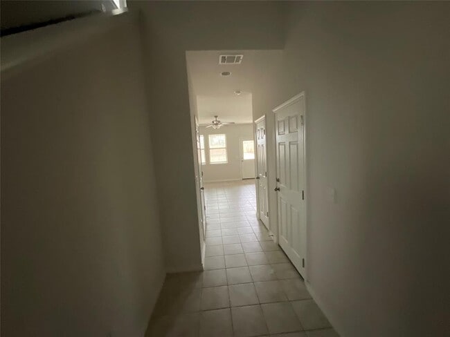 Building Photo - 7601 Albany Dr