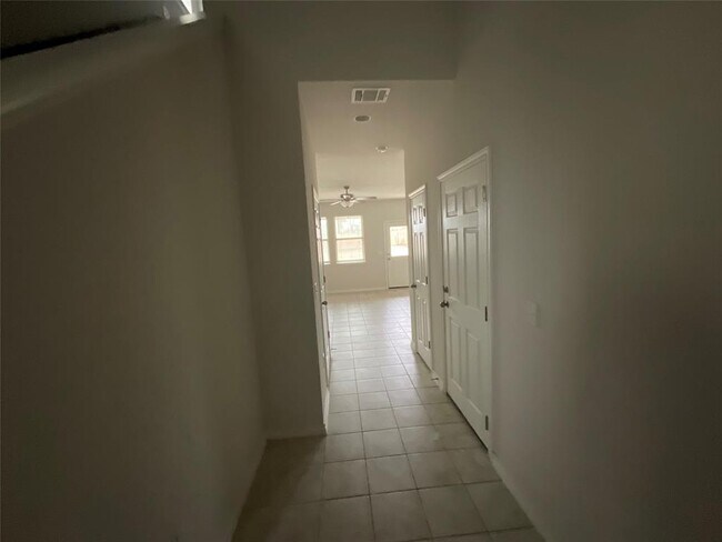 Foto del edificio - 7601 Albany Dr