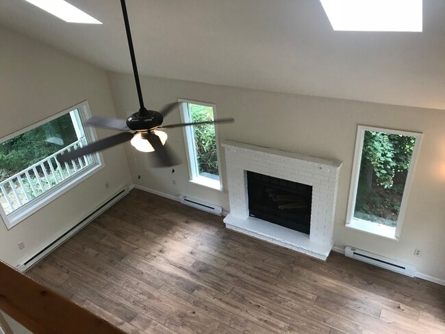 Foto del edificio - 10 Candlewood Ln