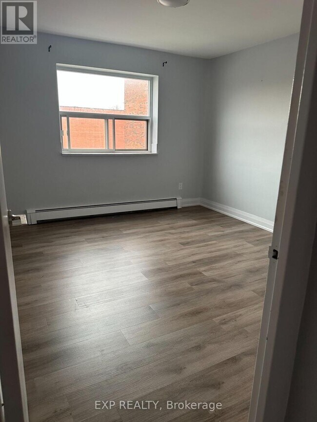 Photo du bâtiment - 579 Clare Ave