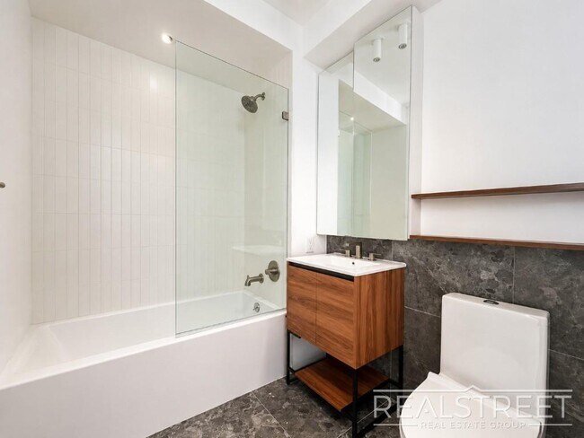 Foto del edificio - LUXURY 2 BED FLEX IN AN AMENITY PACKED BUILDING IN BUSHWICK
