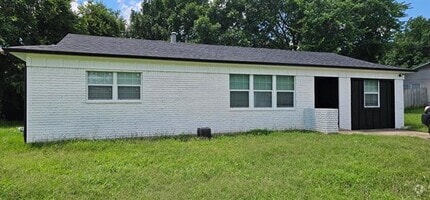 Building Photo - 504 E Tucker Blvd