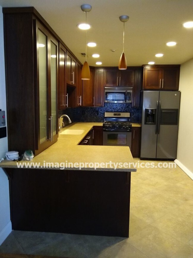 Building Photo - Duplex in Cameron Park