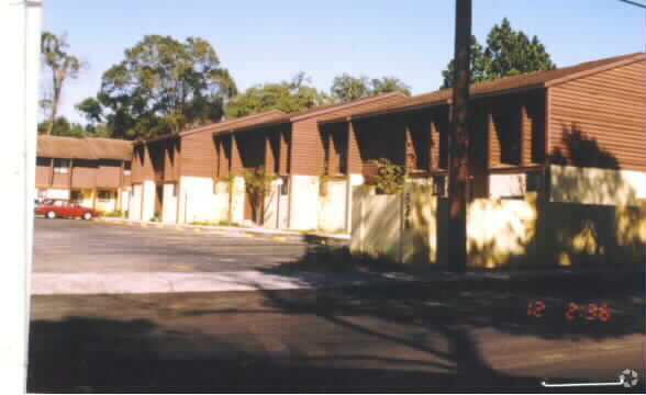 Foto principal - Quiet Oaks Apartments