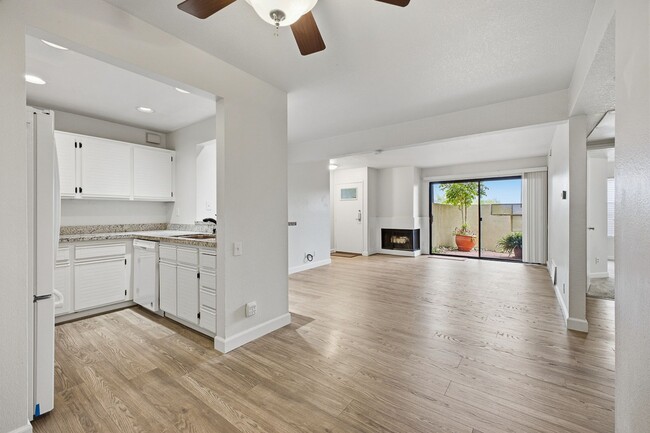 Foto del edificio - Modern 2 Bed / 2 Bath Condo with Private Patio in Desirable Le Parc Community – Chino Hills
