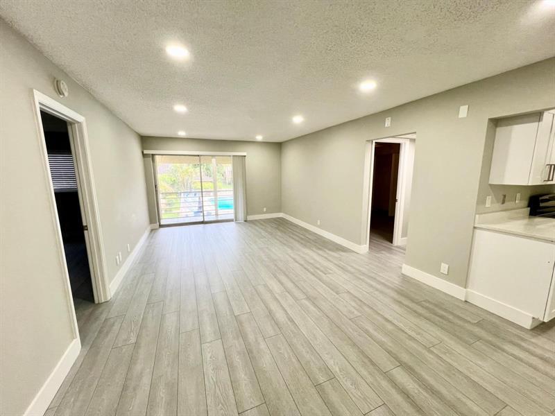 Foto principal - 959 SE 2nd Ave