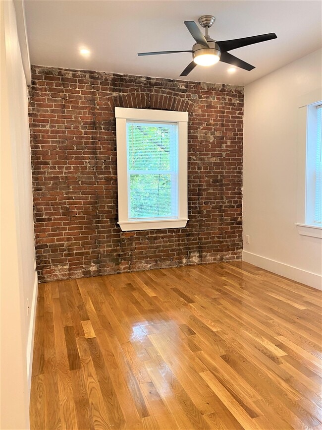 Photo - 32 Robinwood Ave Townhome