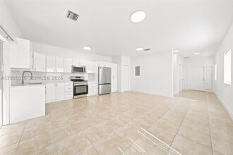 Building Photo - 145 NE 60th St