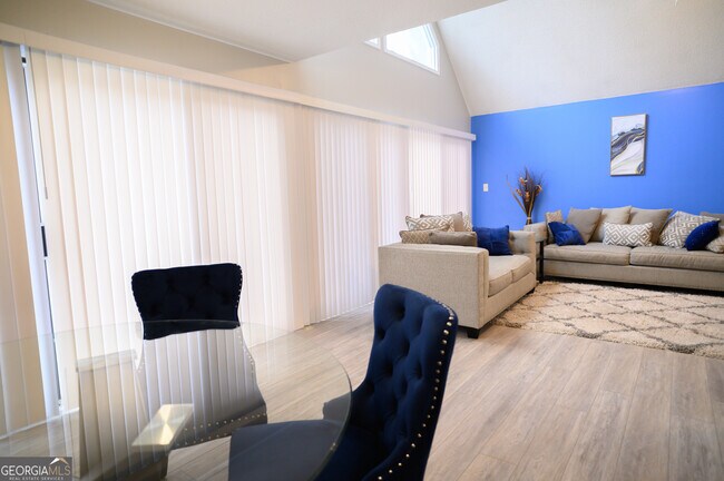 Foto del edificio - 390 Stoneridge Way