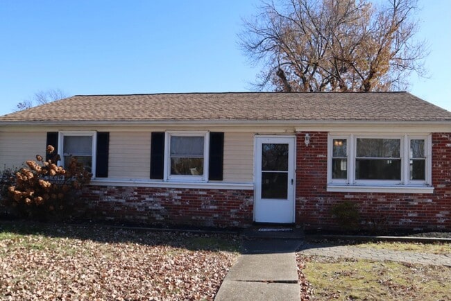 Building Photo - Classic 3 Bedroom Rancher in Henrico Avail...