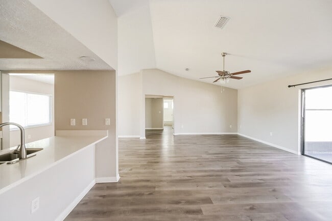 Building Photo - 7344 Ashmore Dr