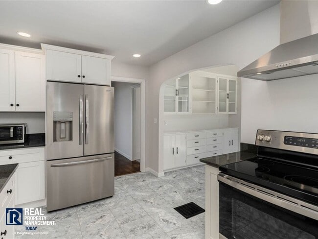 Building Photo - Rare Brown’s Point Beachfront Living – Stunning 3 Bed / 2 Bath Home!