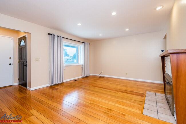 Foto del edificio - 5145 Alan Ave