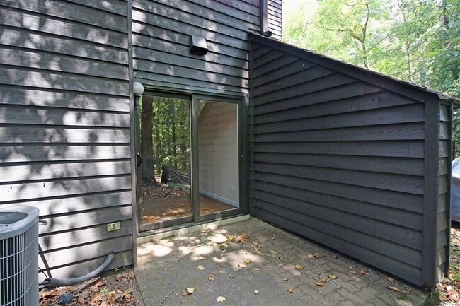 Building Photo - 2 Bedroom Condo in Birnam Wood