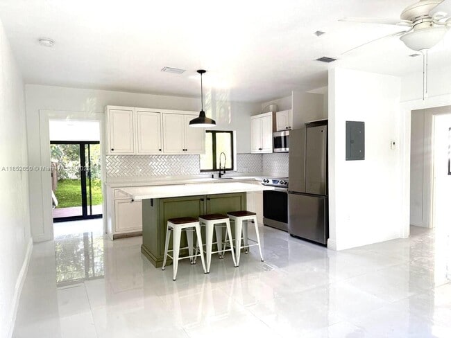 Foto del edificio - 45 NW 117th St