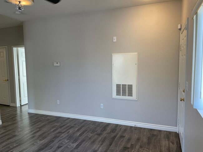 Building Photo - 2 Bedroom Summerlin Condo - Gated community