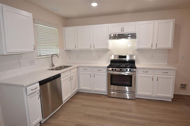 Building Photo - 1814 Emerald Pathway Dr