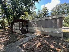 Building Photo - 163 Elm St