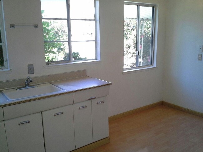 Foto del edificio - 872 Lori Ave