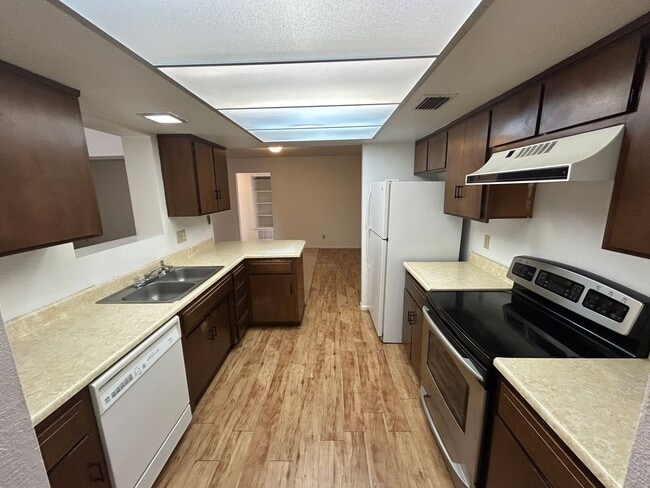 Foto del edificio - 570 N Villa Nueva Dr