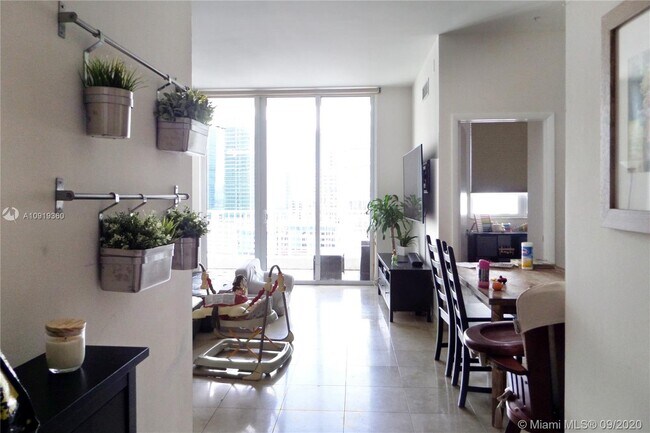 Building Photo - 801 Brickell Key Blvd