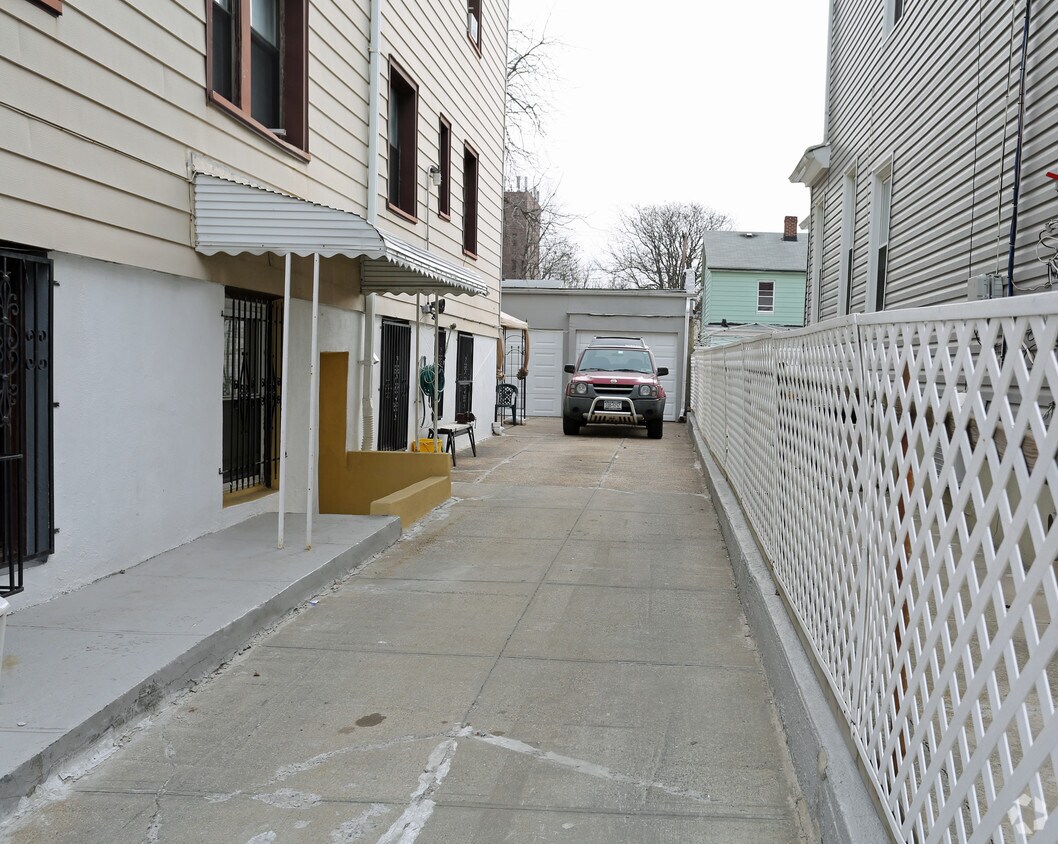 Building Photo - 4740 Matilda