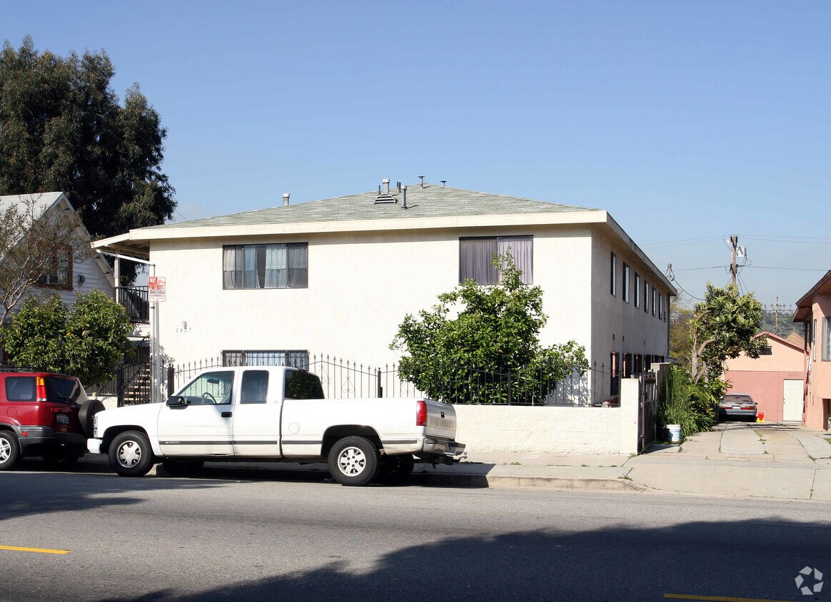 Building Photo - 2827 Griffin Ave