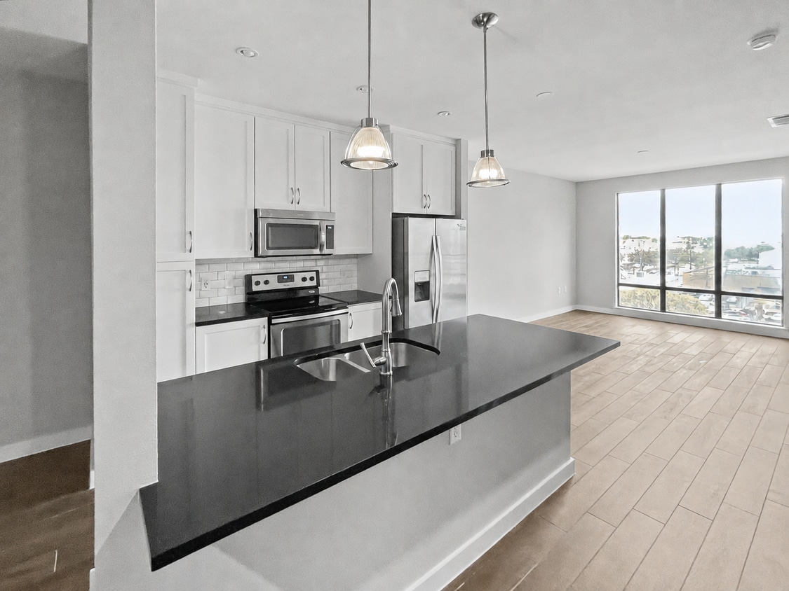 Sun Soaked Penthouse in Dallas - Sun Soaked Penthouse in Dallas