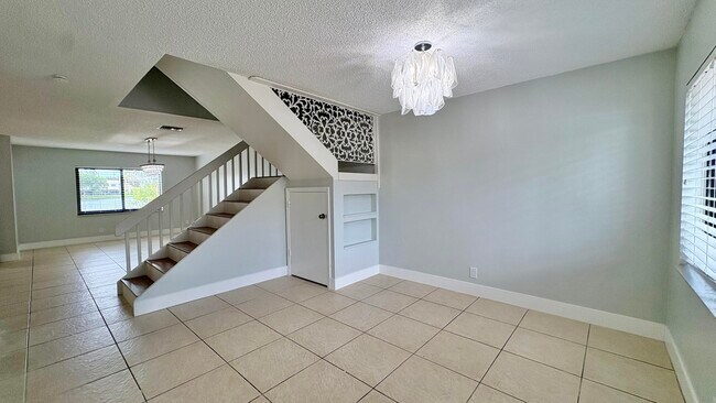 Building Photo - 5325 Tennis Ln