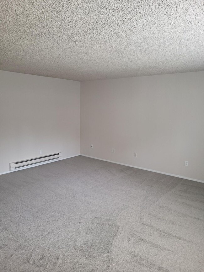 Building Photo - Watts-8309 Villa