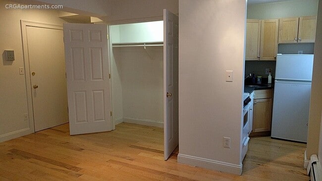 Building Photo - 4 Arlington St