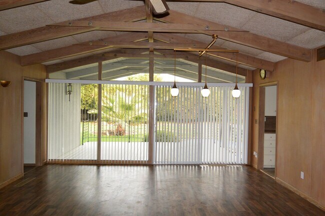 Foto del edificio - 108 N Crenshaw St