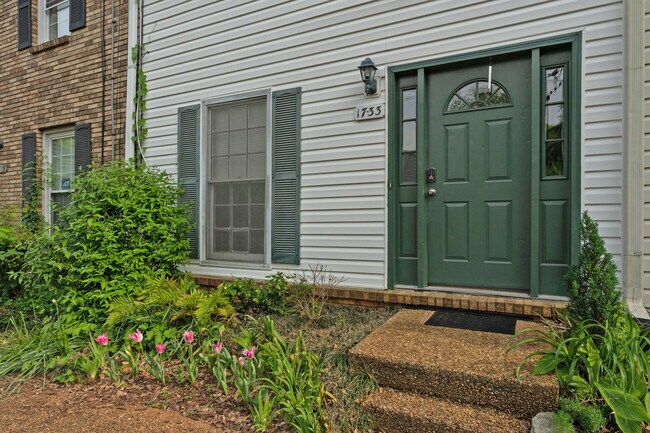 Puerta exterior - 1733 14th Ct S