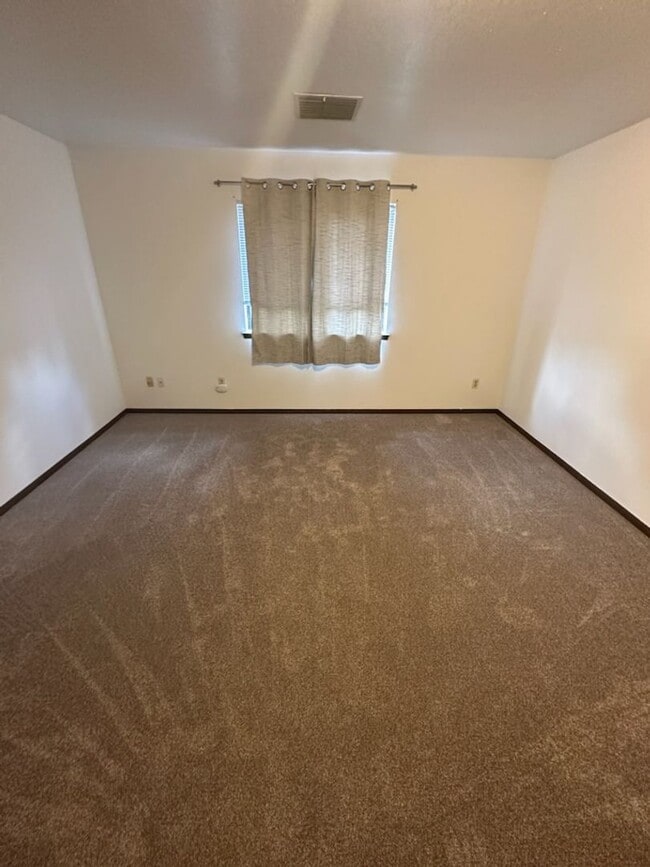 Building Photo - 93 Meadowood Dr