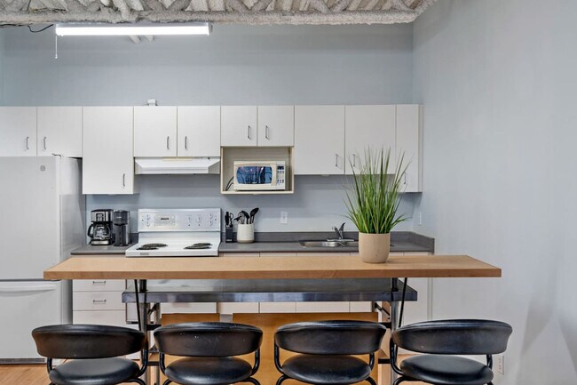 Photo du bâtiment - 350 E 2nd Ave