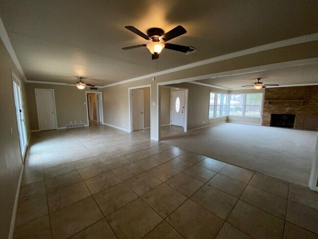 Foto del edificio - Large, beautiful home in College Hills AVA...