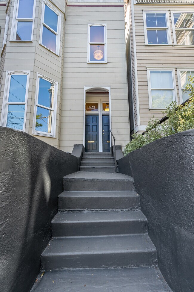Building Photo - 1420 S Van Ness Ave