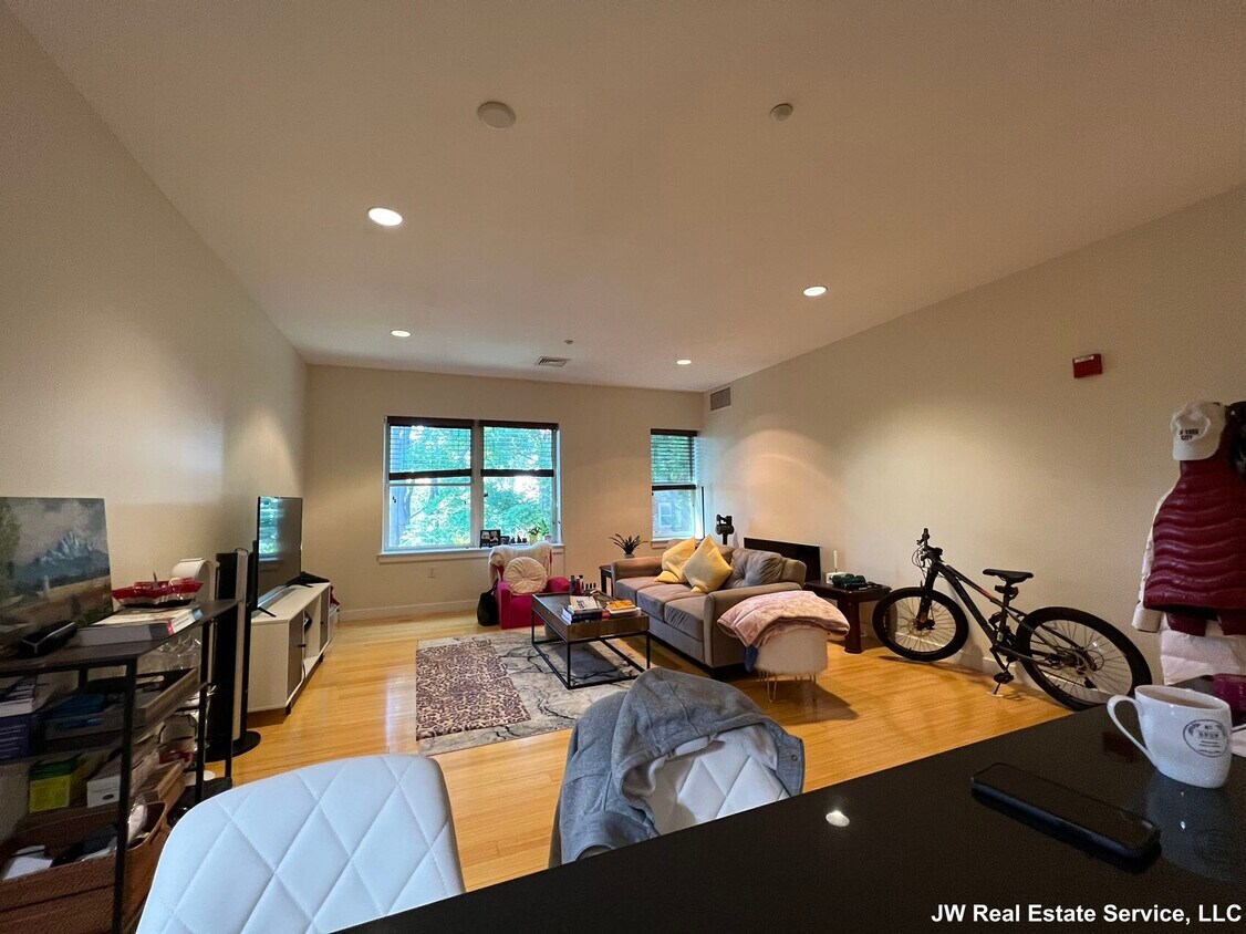 Foto principal - 99 Chestnut Hill Ave