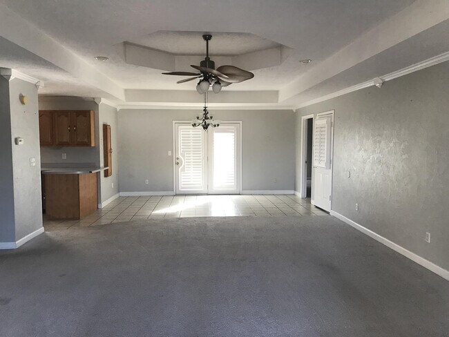 Building Photo - 3000 Trowbridge Dr