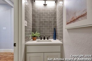 Foto del edificio - 1659 Center St