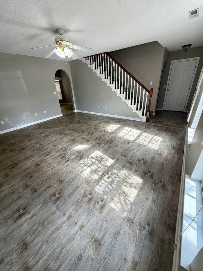 Foto del edificio - 1701 W Oak Dr