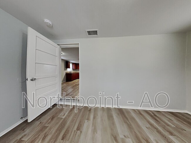 Foto del edificio - 10101 N 19th St