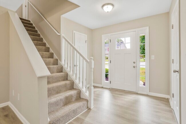 Building Photo - 5095 Lakebrooke Run