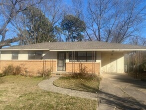 Building Photo - 2110 Sun Cir