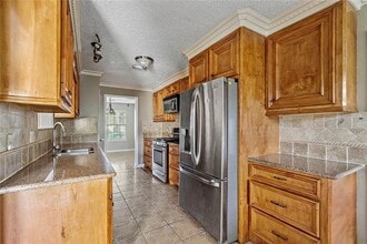 Building Photo - 16410 N Cross Dr