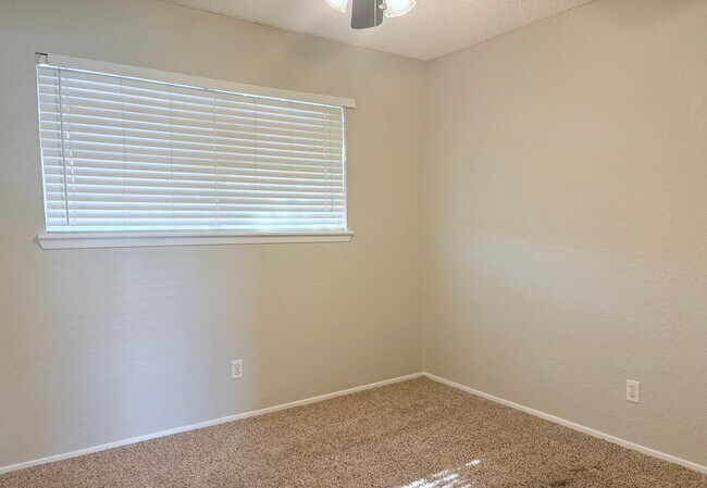 Foto del edificio - 4301 Lubbock Ave